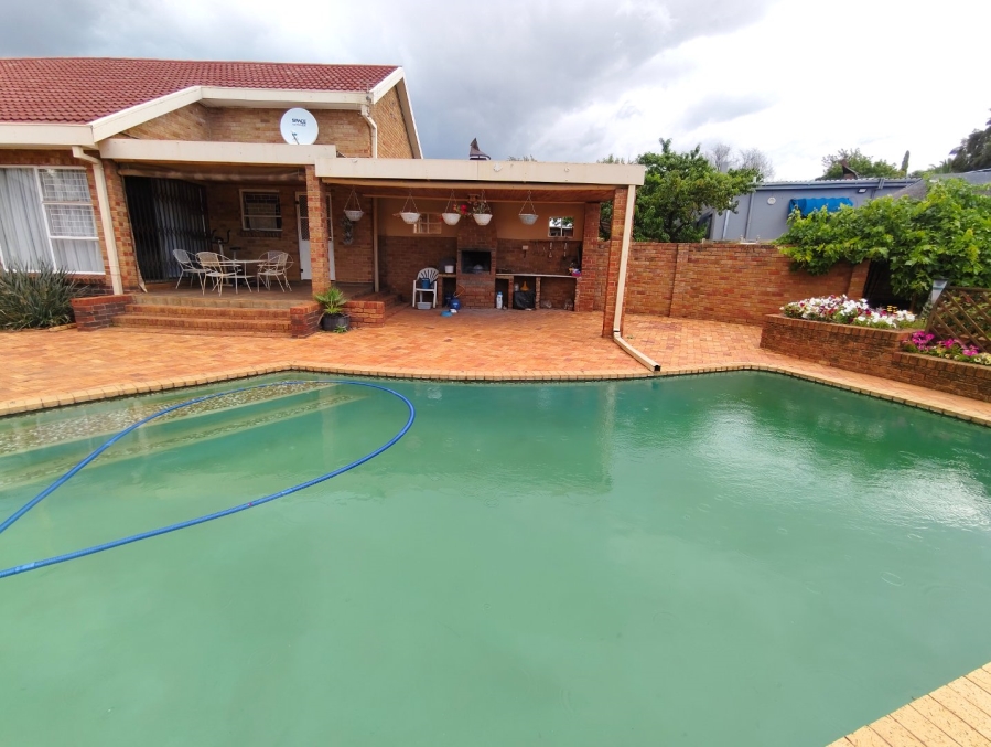 3 Bedroom Property for Sale in Pellissier Free State